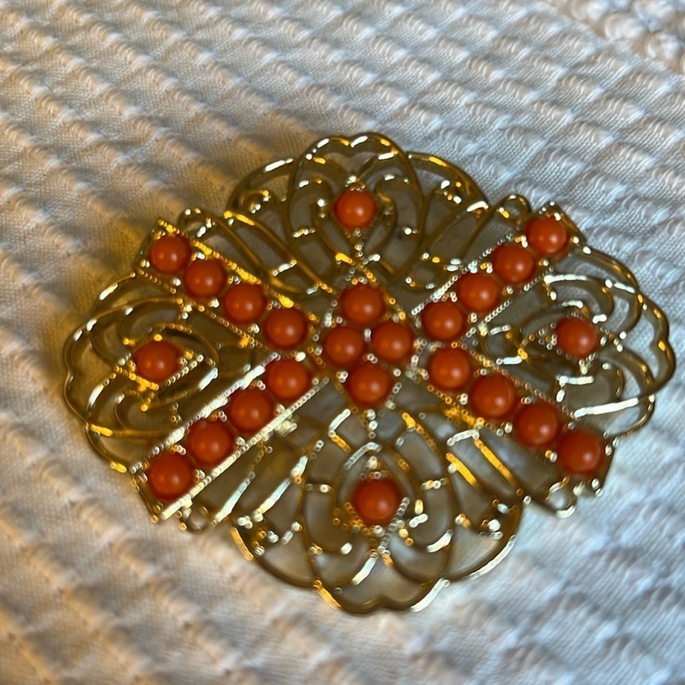 Vintage Sarah Coventry gold tone filigreee and orange Cabocchon brooch. Signed.